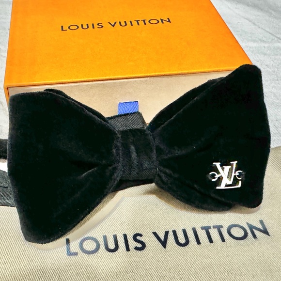 🔥LV HOLIDAY 25’🔥🆕💯ULTIMATE LOUIS VUITTON ECLIPSE MNG CHAIN VELVET BOW TIE🔥 - Picture 6 of 17